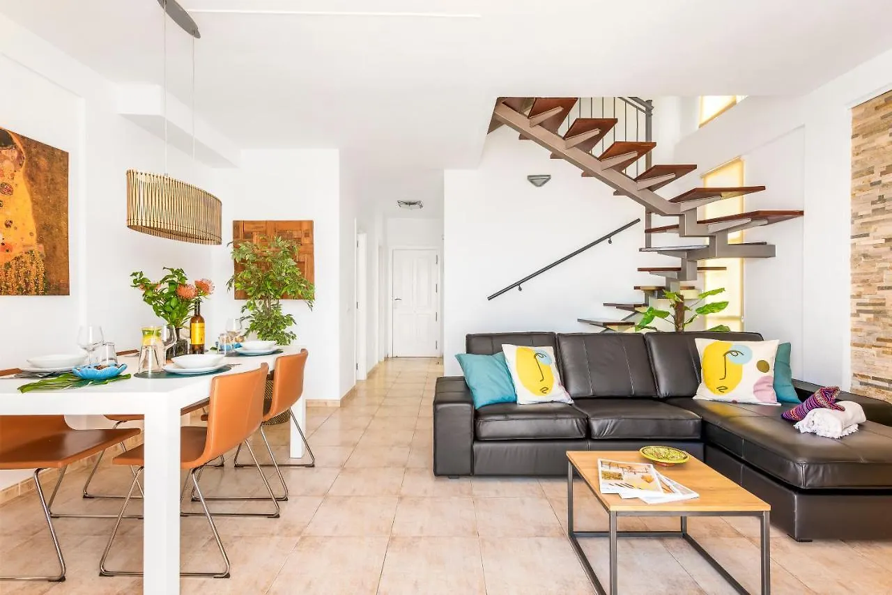 Beachfront Triplex With Swimming Pool & Parking Radazul