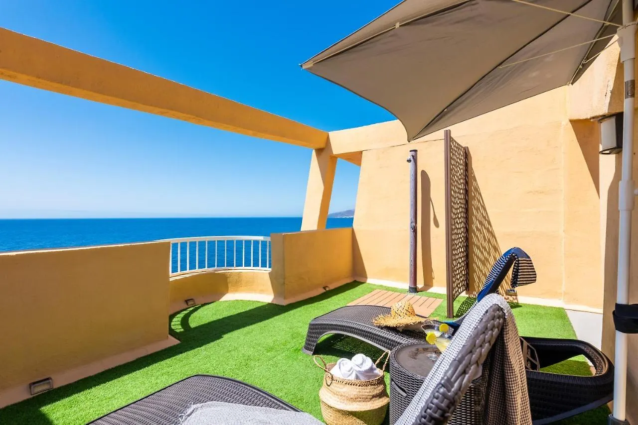 Beachfront Triplex With Swimming Pool & Parking Radazul