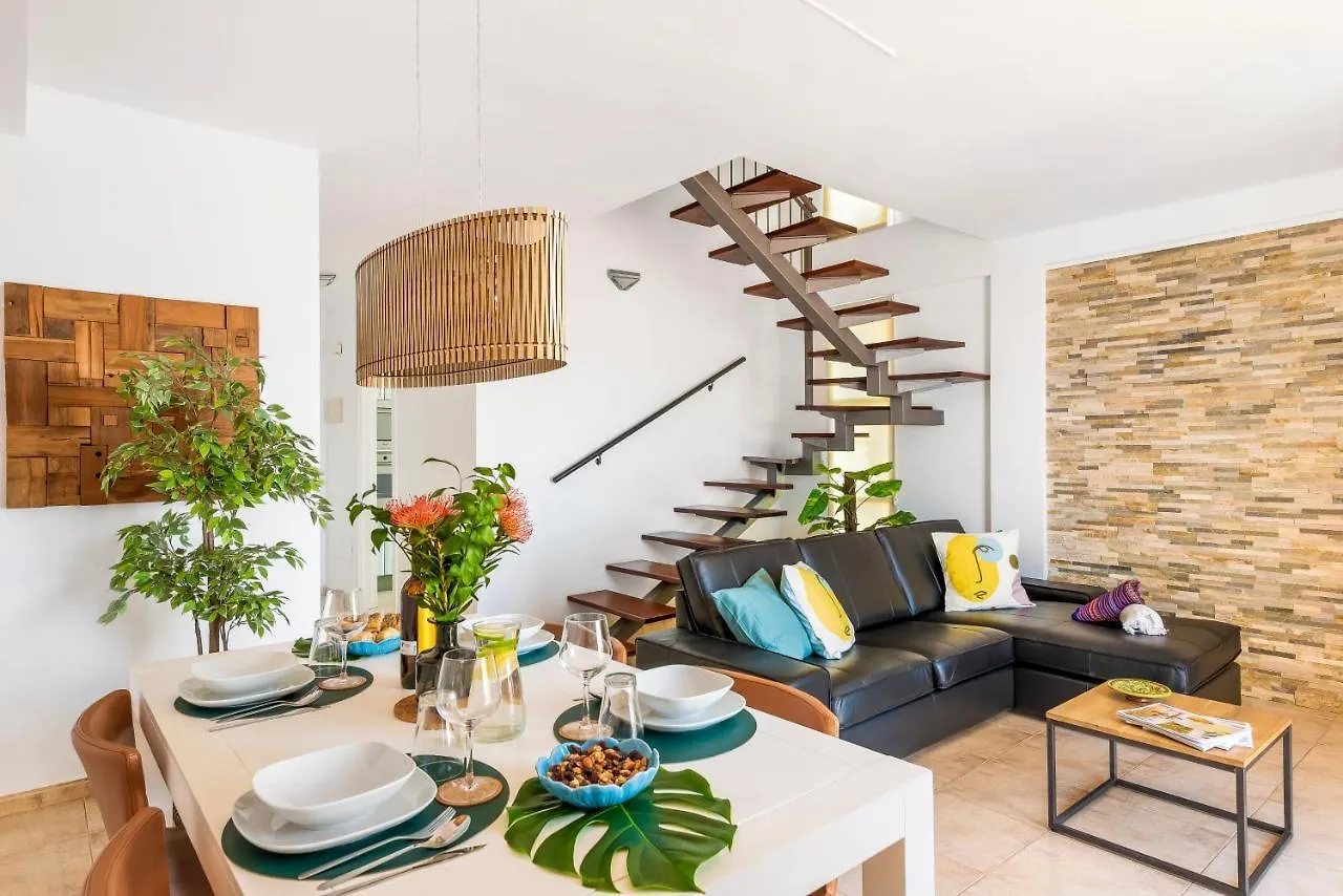 Apartment Beachfront Triplex With Swimming Pool & Parking Radazul